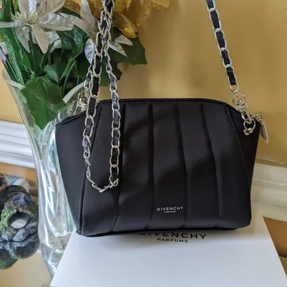 Givenchy - Picture 9 of 10